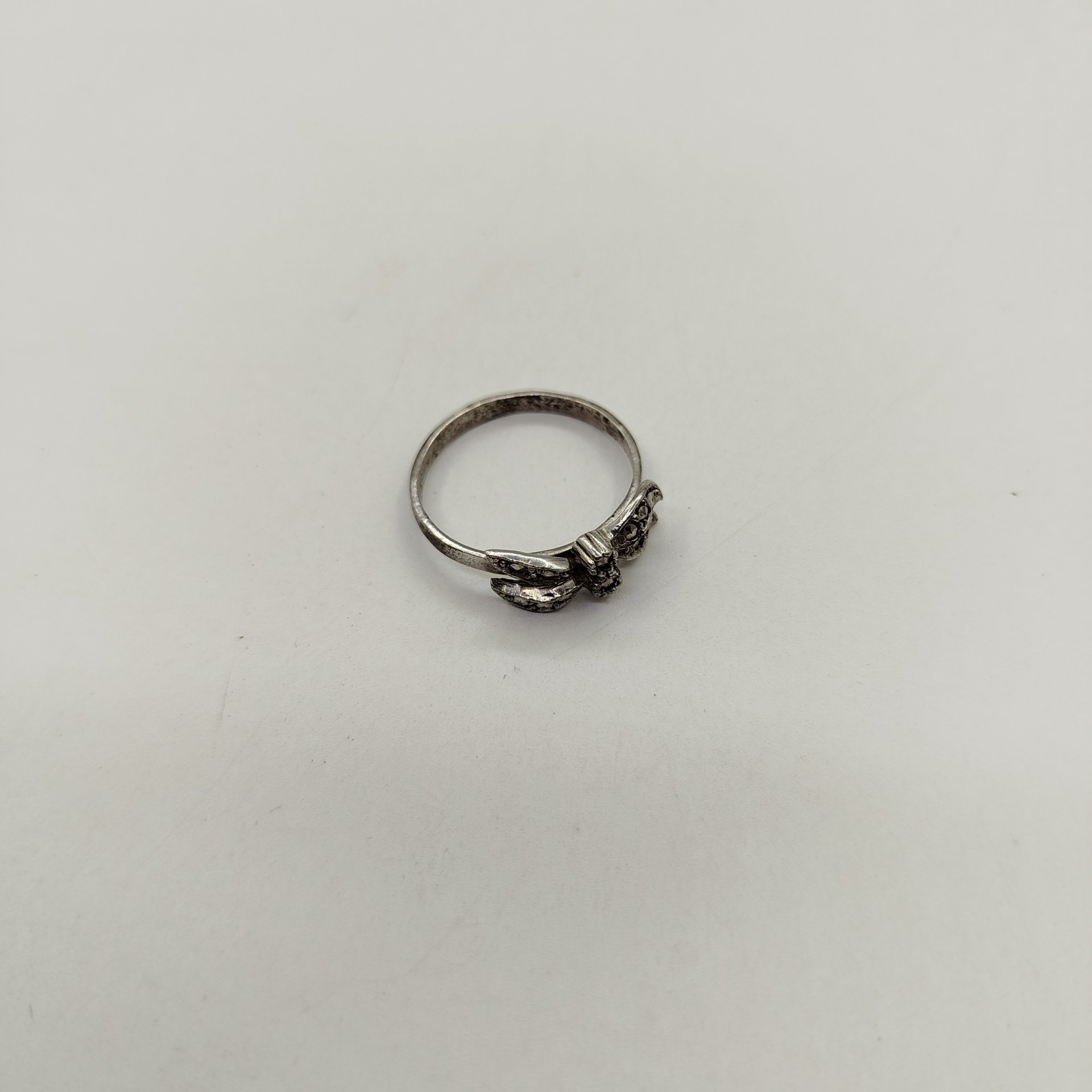 Кольцо с растительным декором