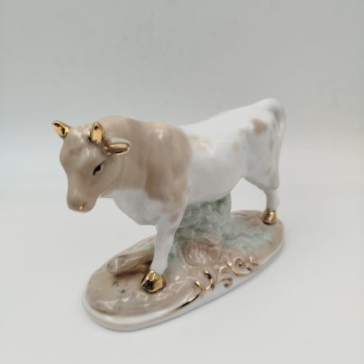 Статуэтка "Бык", фарфор, роспись, золочение, Elan Gallery, Великобритания, 2015-2020 гг.