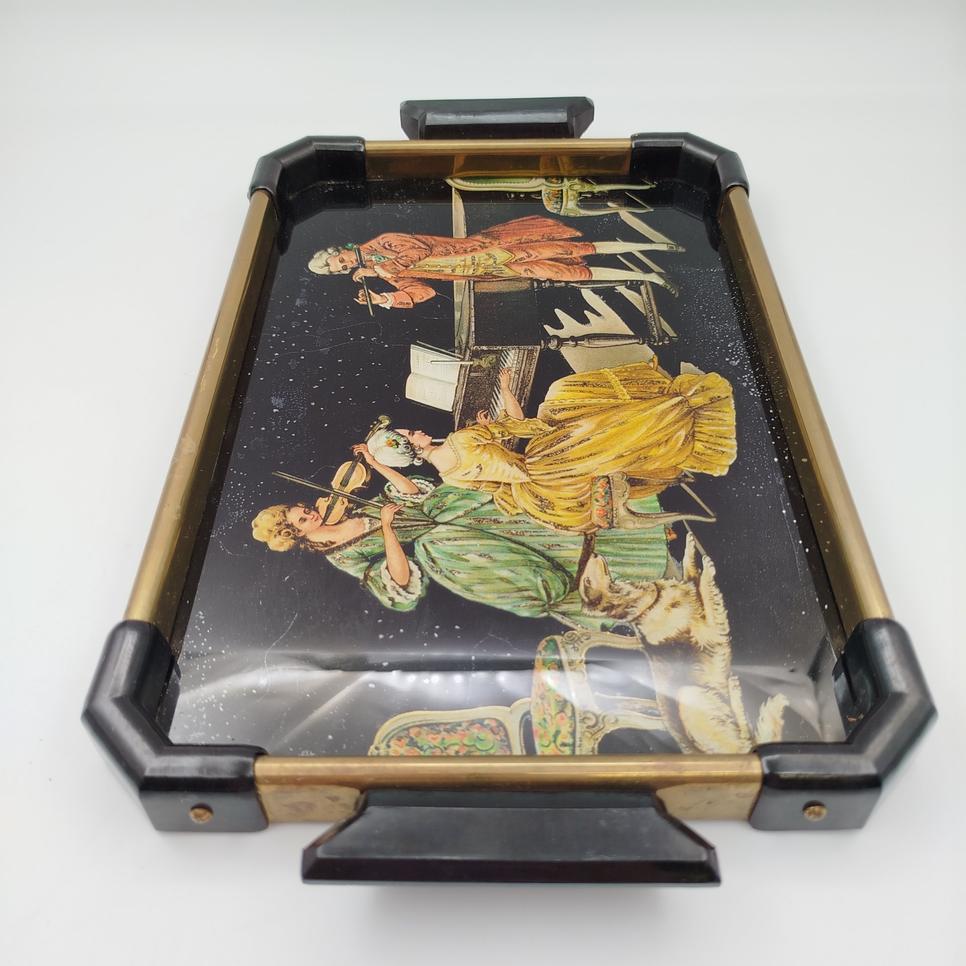 Поднос прямоугольной формы  в металлическом обрамлении "Музыкальный вечер"