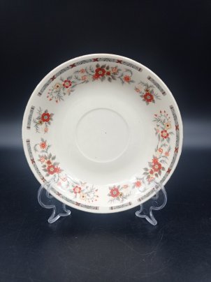 Блюдце с цветочным декором, фарфор, деколь, золочение, Китай, 1980-2000 гг.