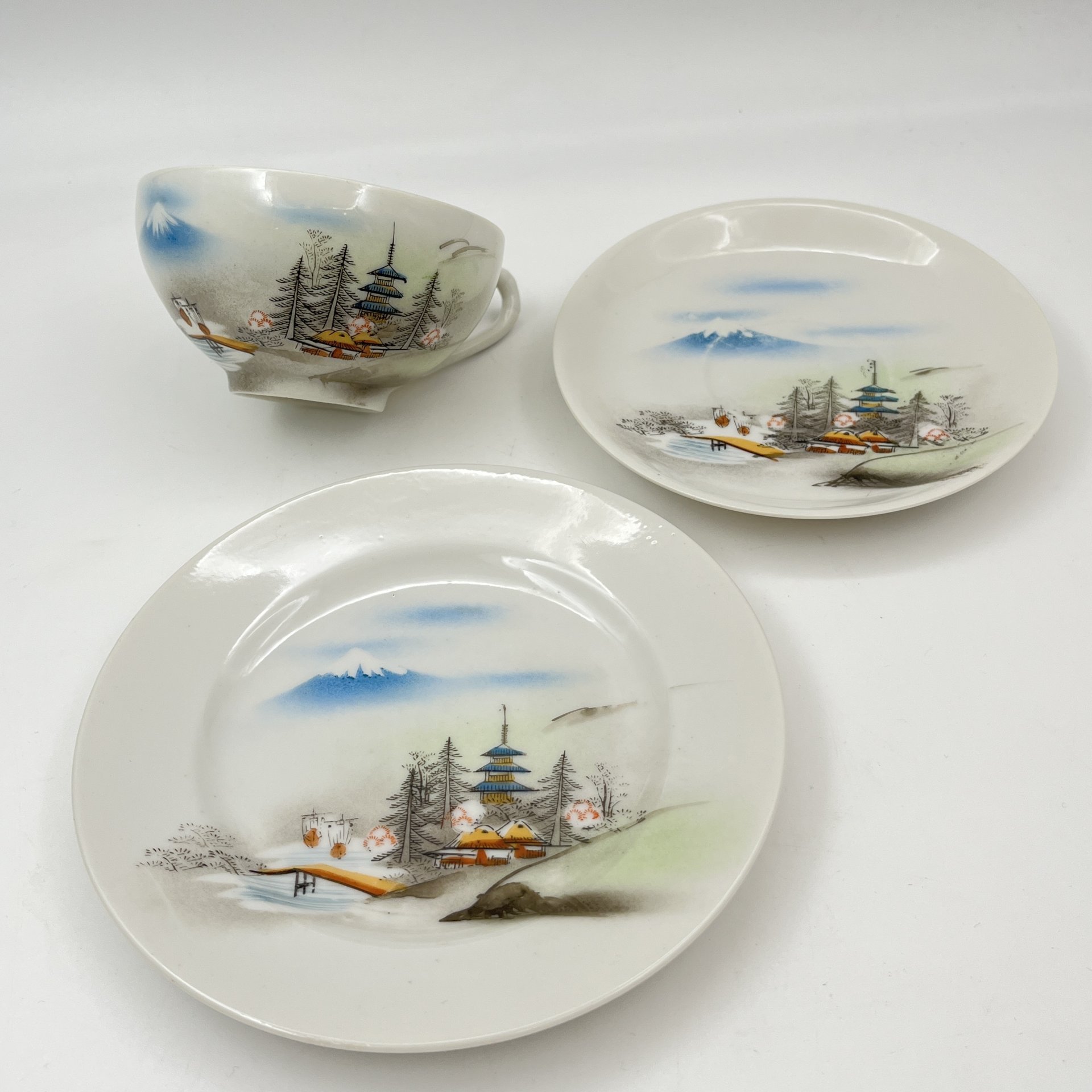 Трио чайное с пейзажным декором и изображением гейши на дне чашки (литофания)