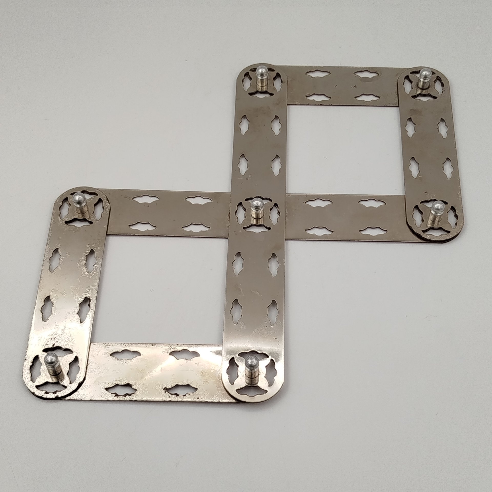 Подставка под горячие блюда оригинальной формы (раздвижная), металл, серебрение, Европа, 1970-1990 гг.