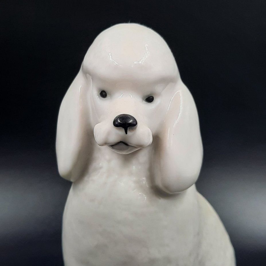 Статуэтка "Пудель", автор П.П. Веселов, фарфор, роспись, Ленинградский фарфоровый завод (ЛФЗ), СССР, 1970-1992 гг.