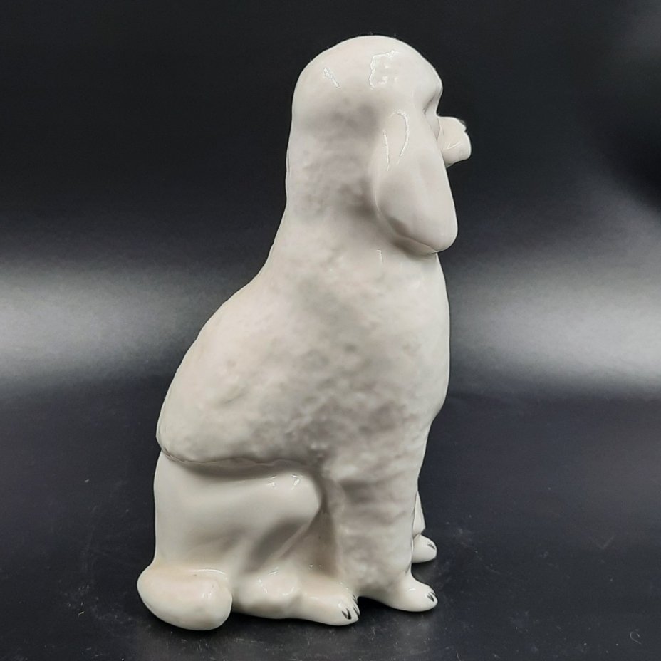 Статуэтка "Пудель", автор П.П. Веселов, фарфор, роспись, Ленинградский фарфоровый завод (ЛФЗ), СССР, 1970-1992 гг.