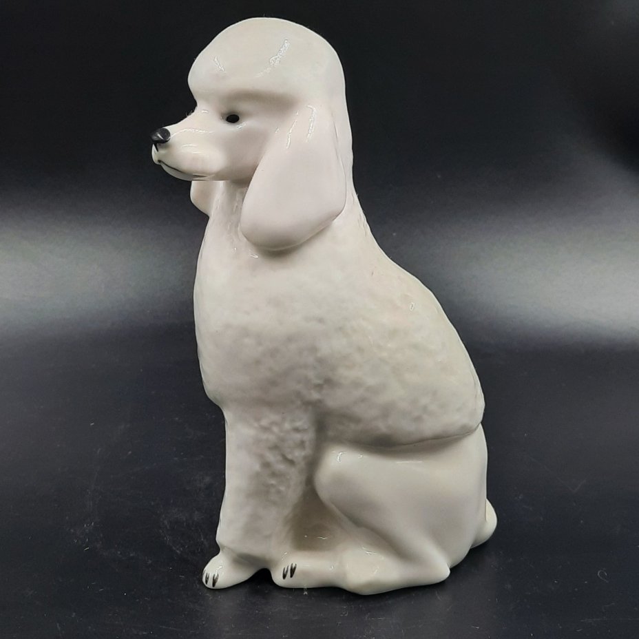 Статуэтка "Пудель", автор П.П. Веселов, фарфор, роспись, Ленинградский фарфоровый завод (ЛФЗ), СССР, 1970-1992 гг.