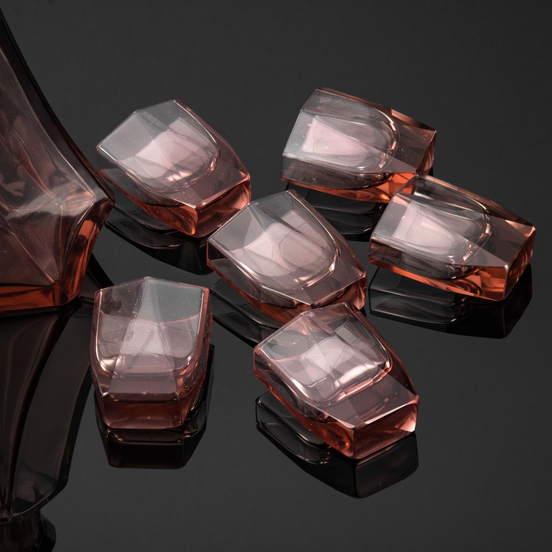 Набор для крепких напитков в стиле Ар-Деко на 6 персон, цветное стекло, Чехословакия, 1950-1960 гг.