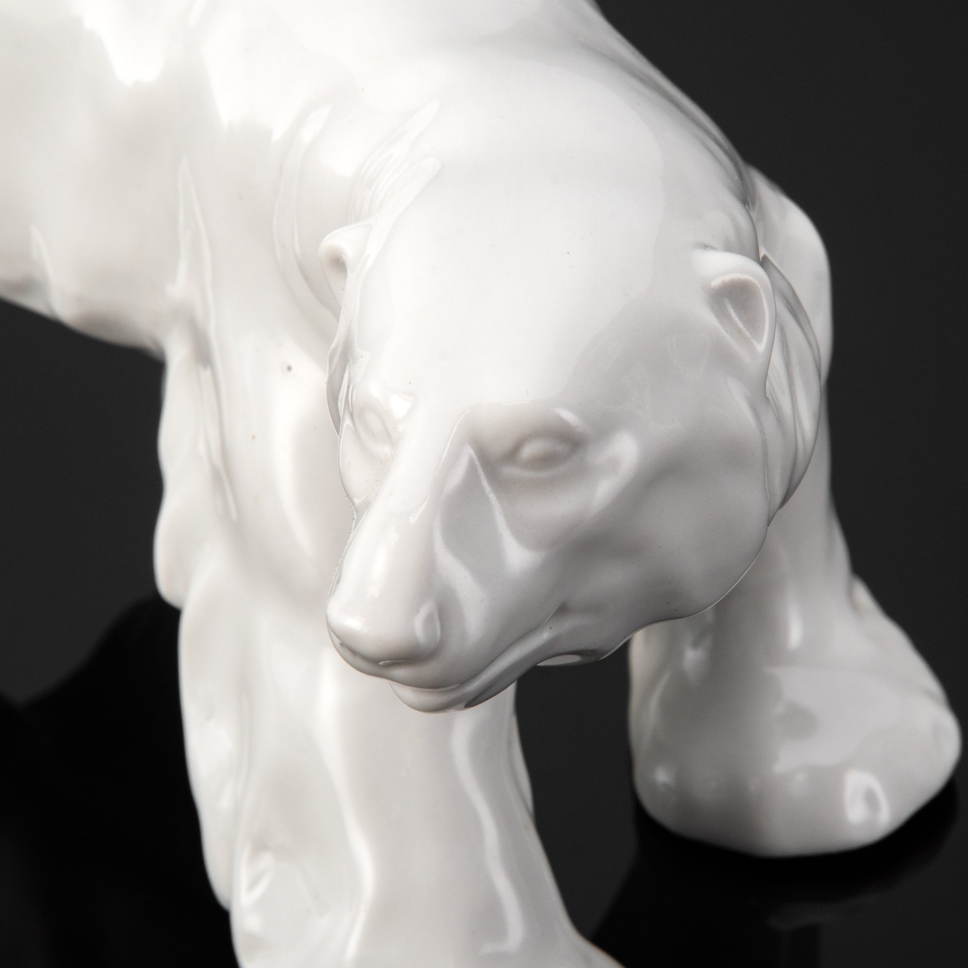 Статуэтка "Белый медведь" по модели А.К. Тимуса, фарфор, Ленинградский фарфоровый завод (ЛФЗ), СССР, 1950-1960 гг.