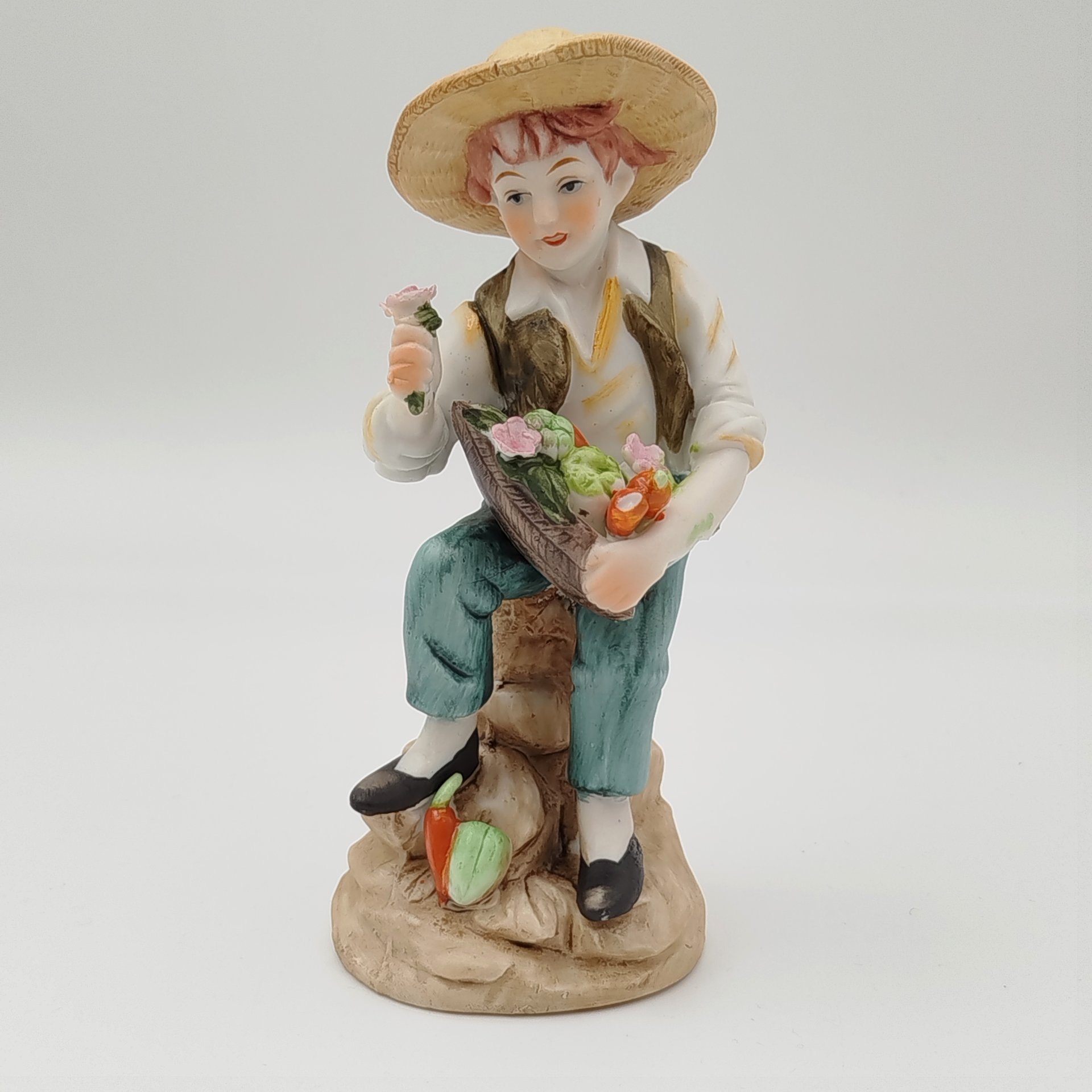 Статуэтка "Мальчик-садовник", фарфор, роспись, Европа, 1980-2000 гг.