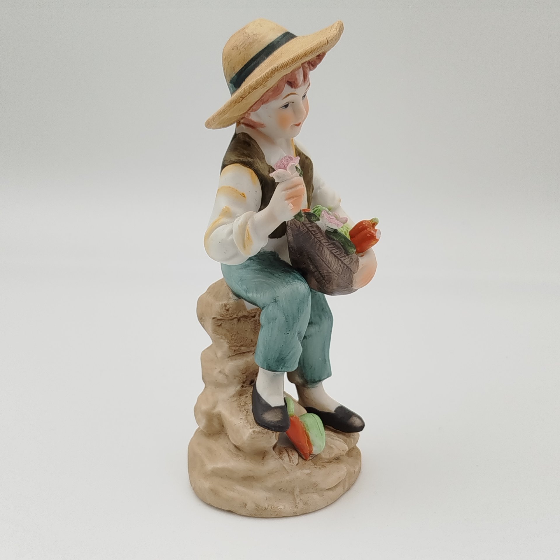 Статуэтка "Мальчик-садовник", фарфор, роспись, Европа, 1980-2000 гг.