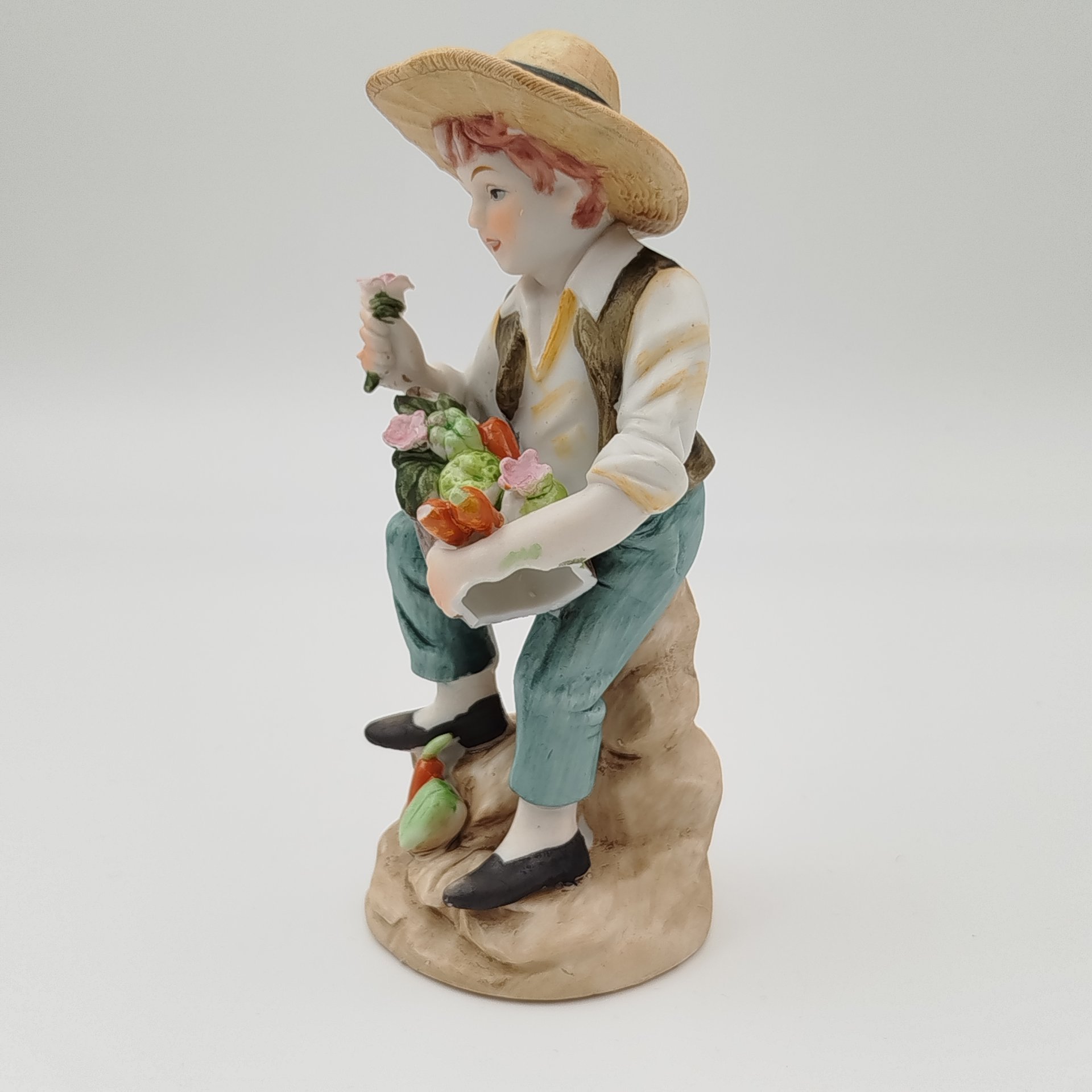 Статуэтка "Мальчик-садовник", фарфор, роспись, Европа, 1980-2000 гг.