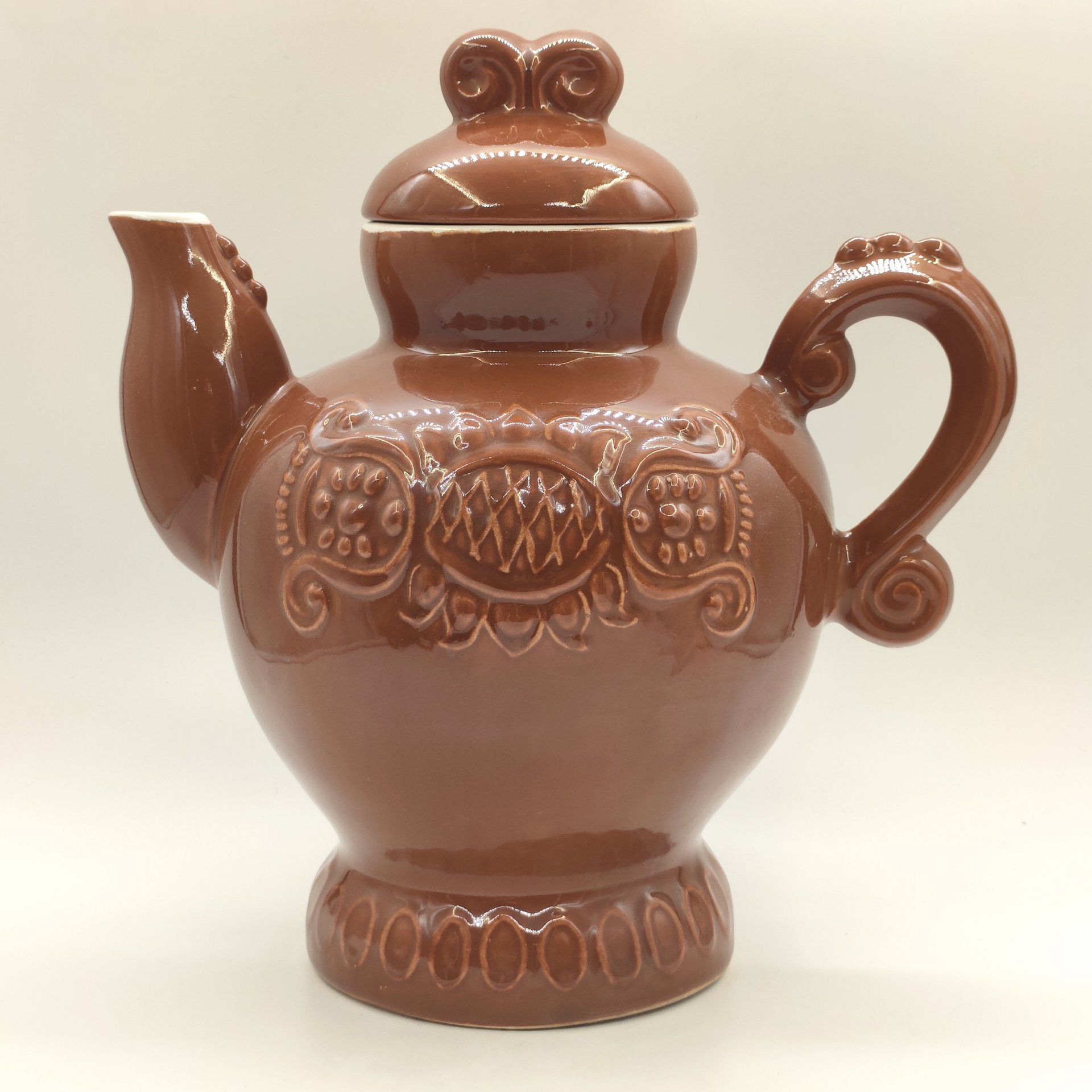 Доливной чайник с монохромным абстрактным декором, керамика, глазурь, СССР, 1970-1990 гг.