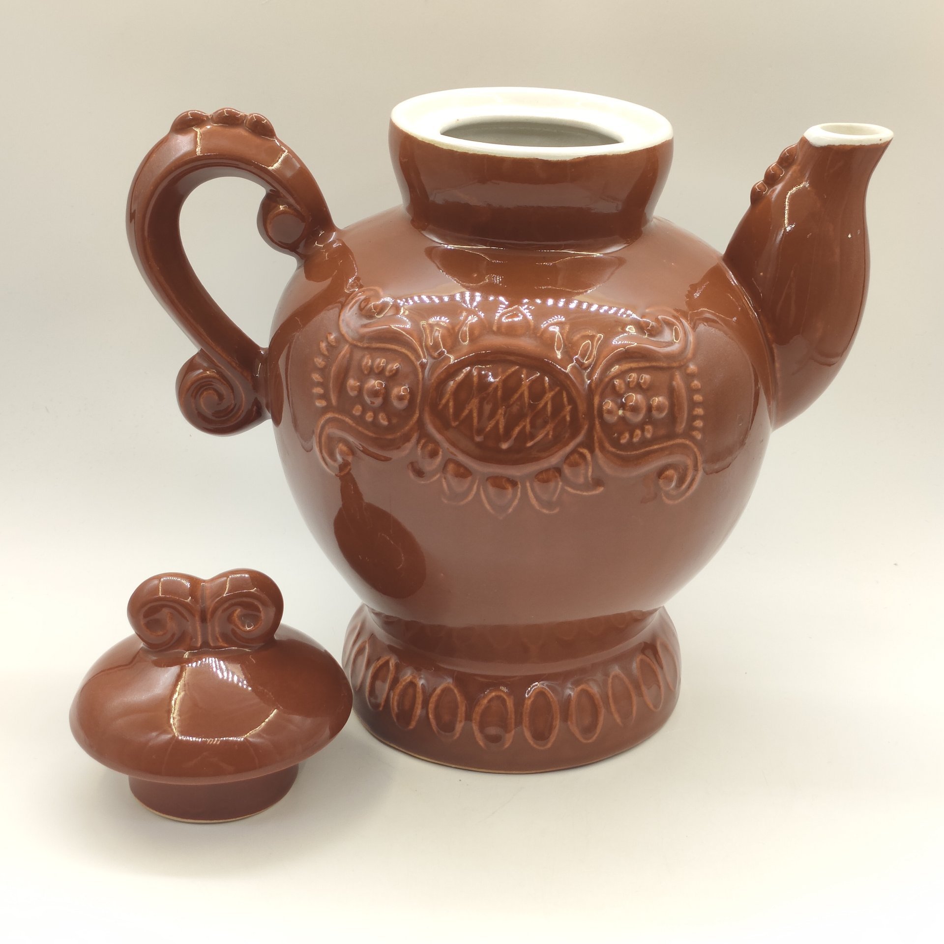 Доливной чайник с монохромным абстрактным декором, керамика, глазурь, СССР, 1970-1990 гг.