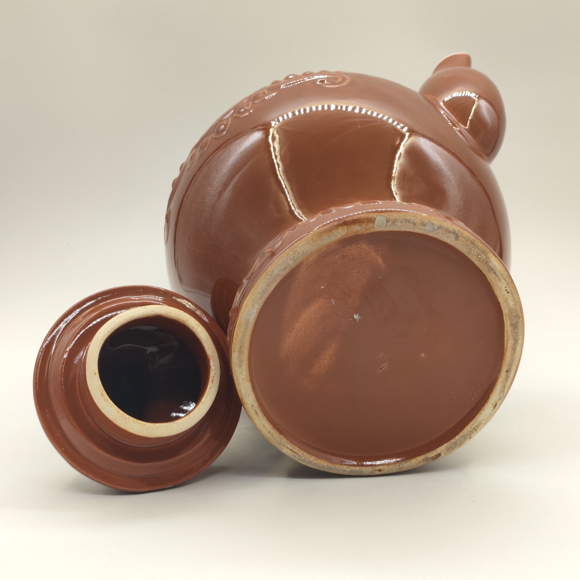 Доливной чайник с монохромным абстрактным декором, керамика, глазурь, СССР, 1970-1990 гг.