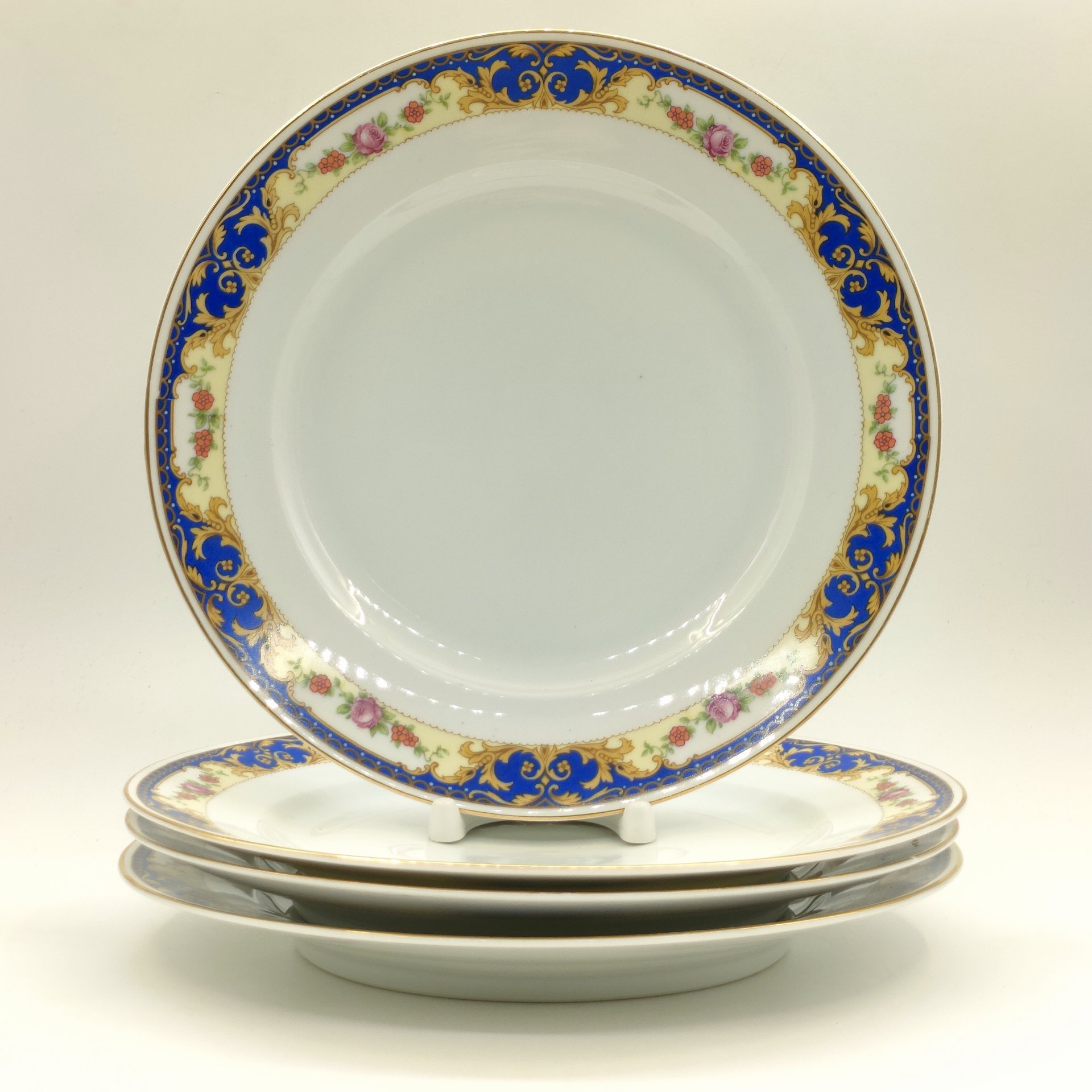 Набор из 4-х обеденных тарелок, украшенных цветочным декором по канту (в подборе), фарфор, деколь, золочение, Moritz Zdekauer (MZ), Чехословакия, 1930-1970 гг.