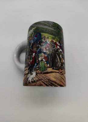 Пивная кружка с изображением сцен городской жизни