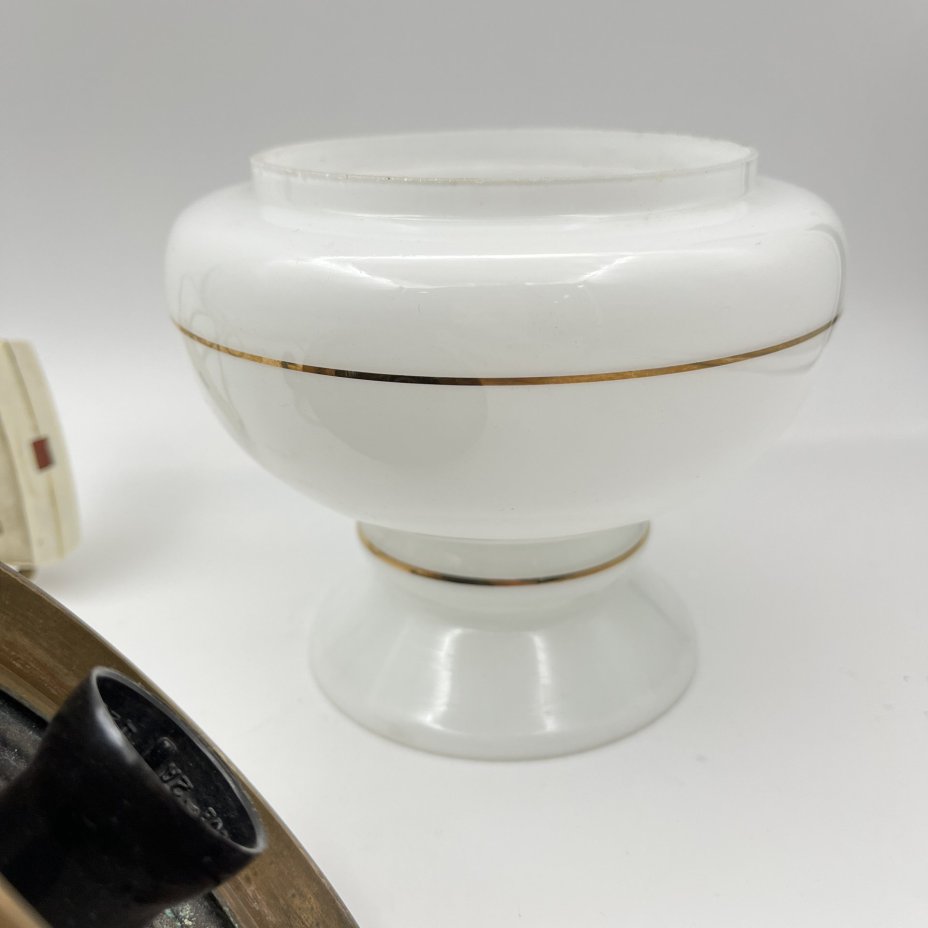 Лампа настенная, выполненная в классическом стиле