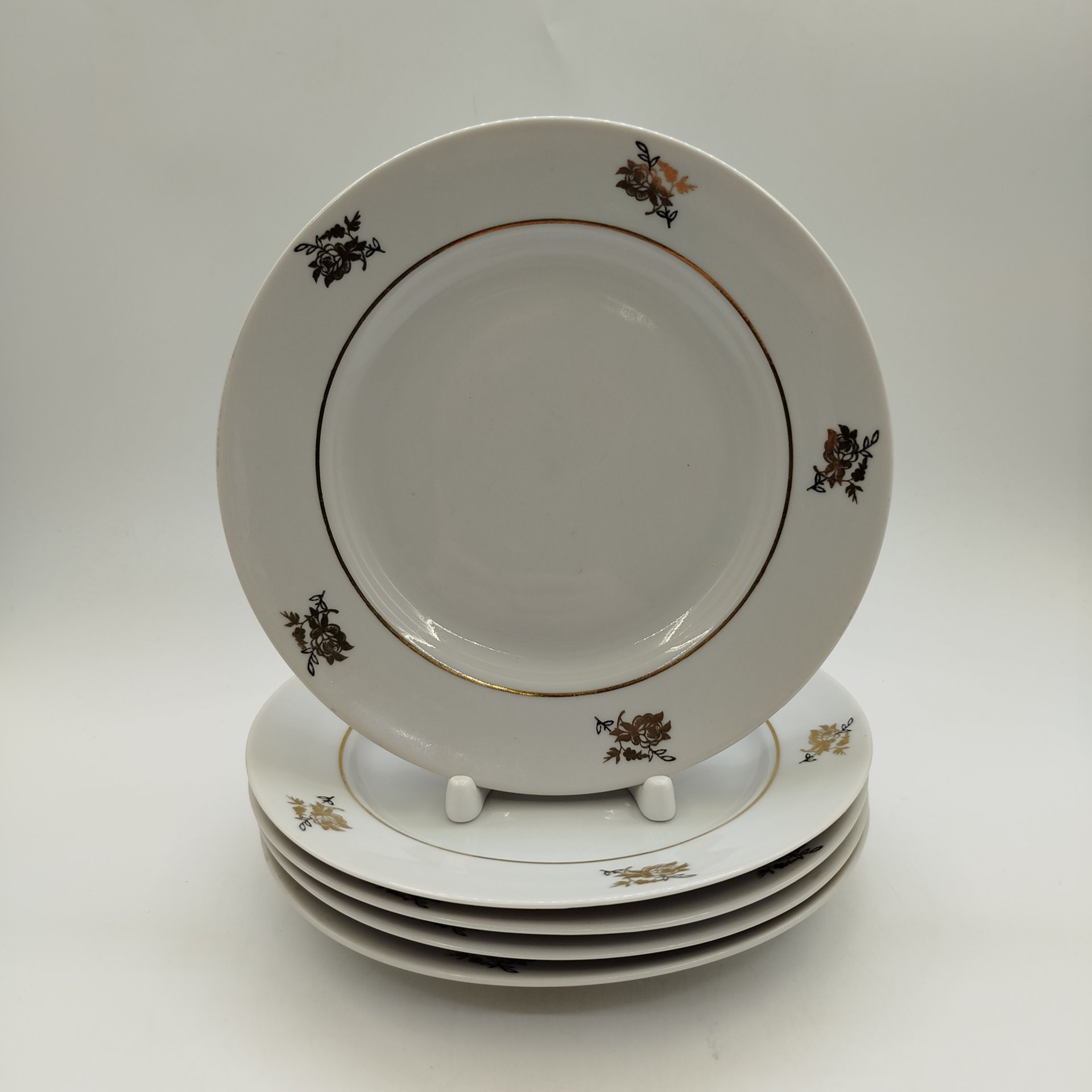Набор из пяти десертных тарелок с цветочным декором, фарфор, деколь, золочение, Дулевский фарфоровый завод (Дулёво), СССР, 1968-1991 гг.