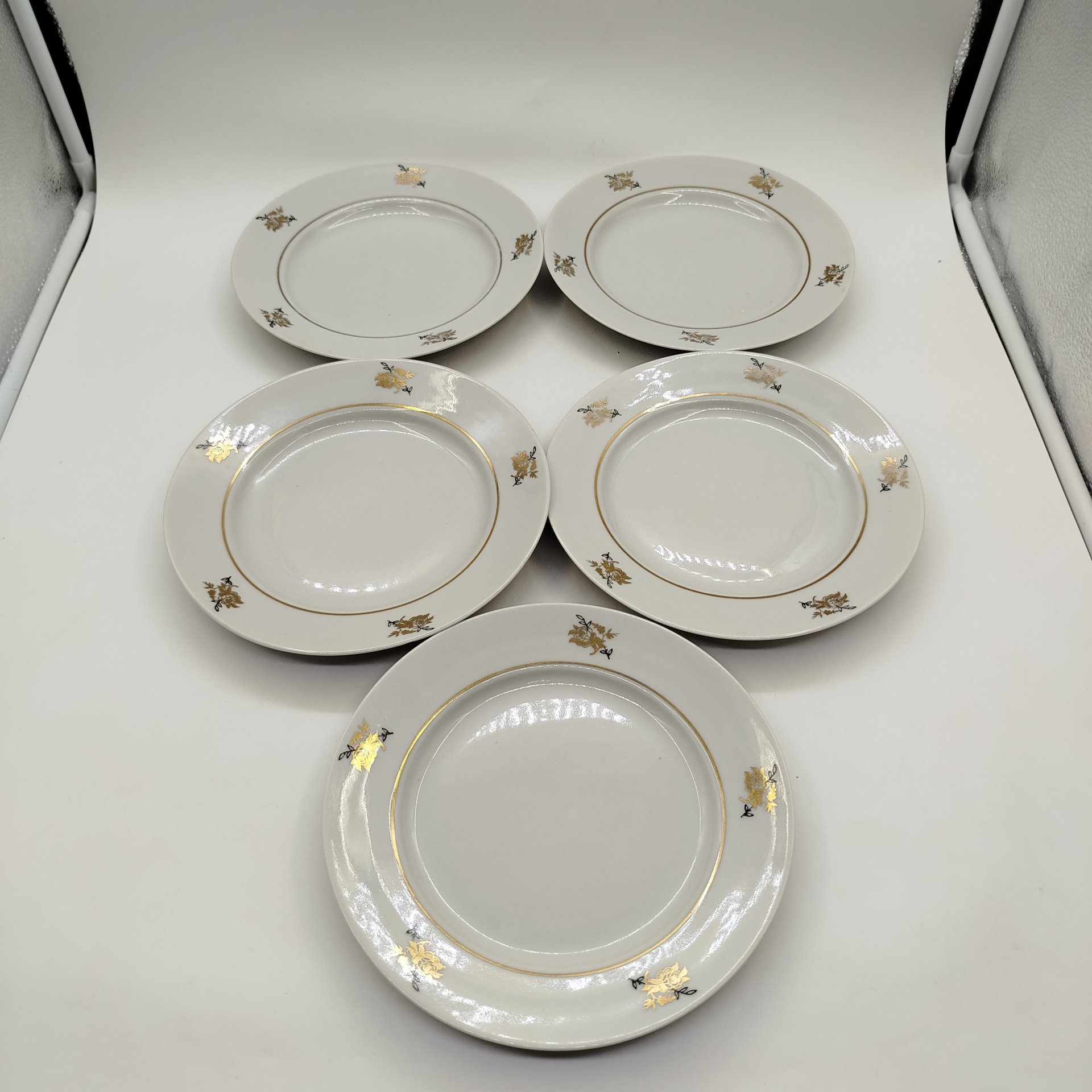 Набор из пяти десертных тарелок с цветочным декором, фарфор, деколь, золочение, Дулевский фарфоровый завод (Дулёво), СССР, 1968-1991 гг.