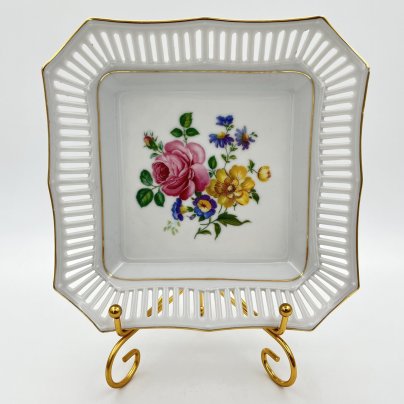 Сухарница с изображением цветочного букета, Schumann & Shreider Porcelain Factory (Schwarzenhammer, Bavaria, Germany), фарфор, деколь, золочение