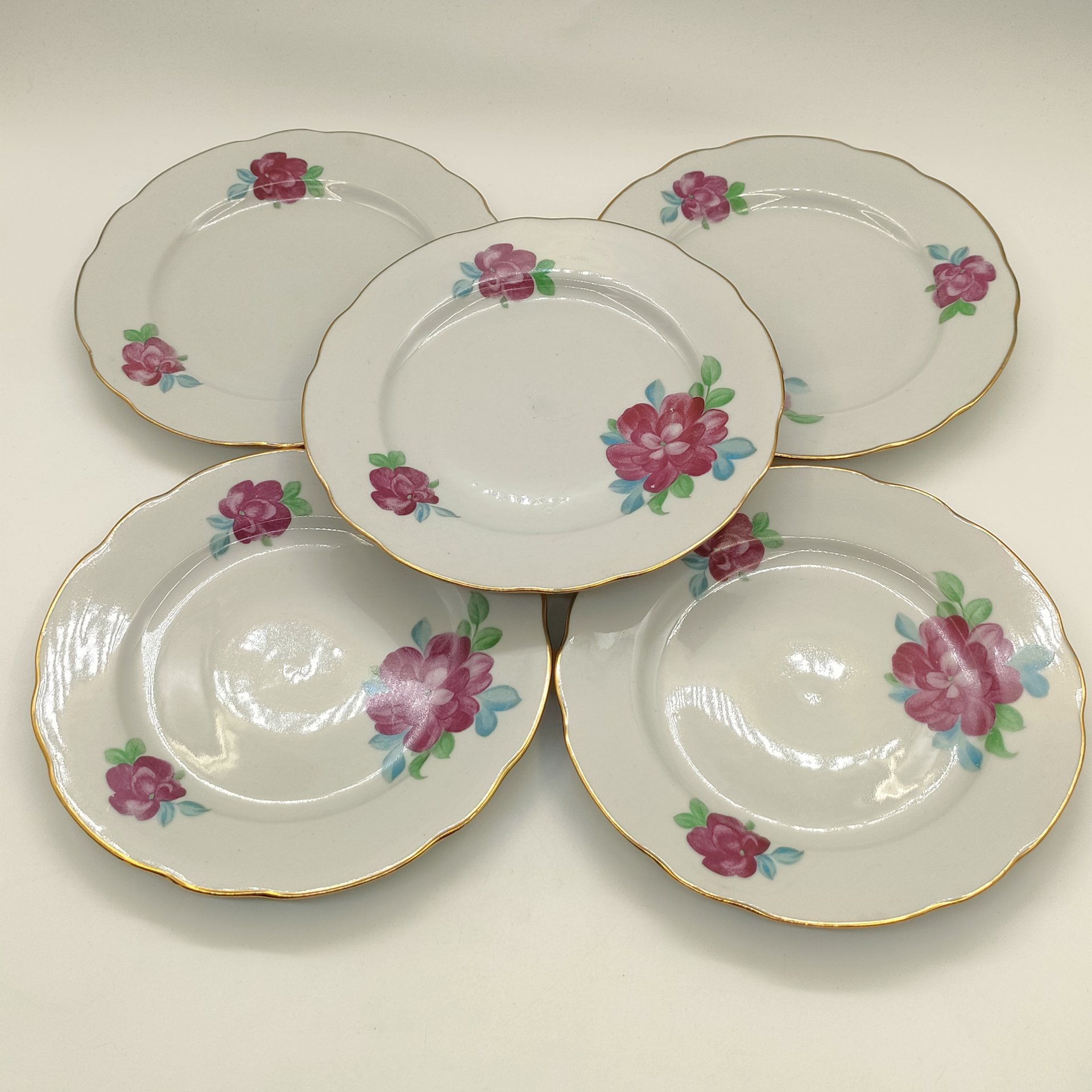 Набор из 5-ти десертных тарелок с цветочным декором, фарфор, деколь, золочение, Дулевский фарфоровый завод (Дулёво), СССР, 1968-1991 гг.