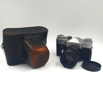 Фотоаппарат "Зенит-В" с объективом "Гелиос-44-2" в оригинальном кофре, металл, стекло, пластик, кожа, Красногорский механический завод (КМЗ), СССР, 1971 г.