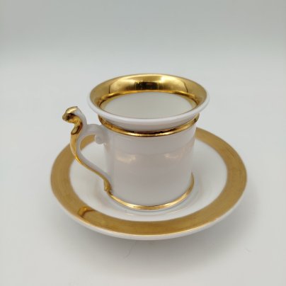 Кофейная пара с фигурной ручкой в стиле ампир, фарфор, золочение, Франция, 1870-1900 гг.