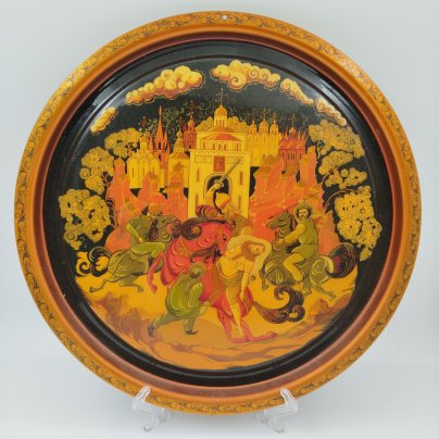Блюдо настенное с изображением былинной сцены, металл, роспись, лак, СССР, 1970-1990 гг.