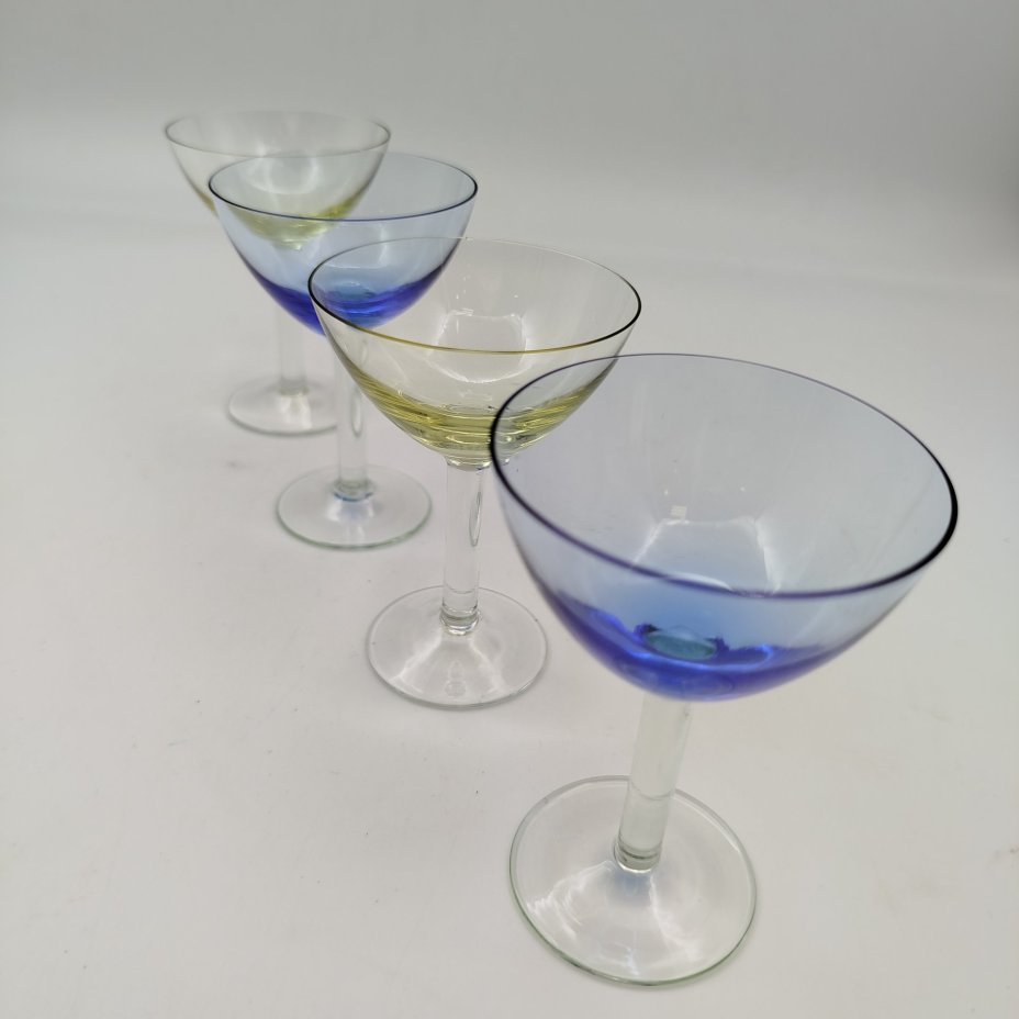 Набор рюмок синего и желтого оттенков на 4 персоны