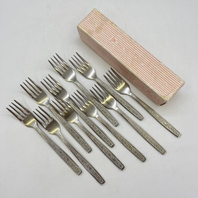 Набор из 10-ти  десертных вилок с флоральным декором, нержавеющая сталь, Металлургический завод «Электросталь», СССР, 1970-1990 гг.