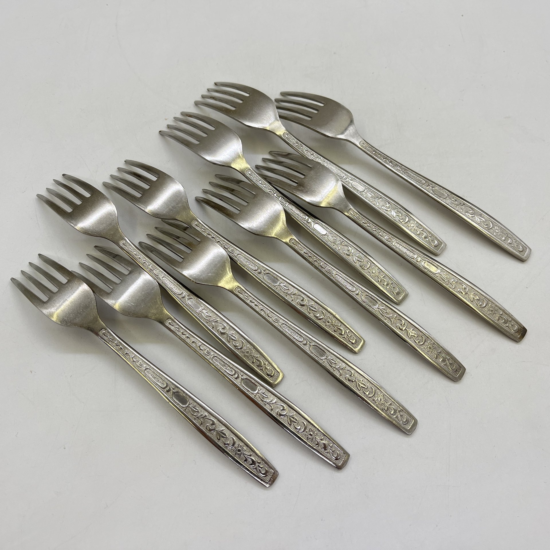 Набор из 10-ти  десертных вилок с флоральным декором, нержавеющая сталь, Металлургический завод «Электросталь», СССР, 1970-1990 гг.