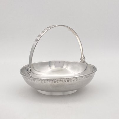 Орешница круглой формы с ручкой, мельхиор (медь-никель), Московский завод ювелирных и металлических изделий (МЮЗ), СССР, 1970-1980 гг.