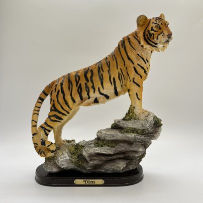 Статуэтка "Тигр на скале", Dim, пластик, Азия, 2010-2020 гг.