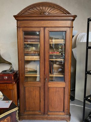 Шкаф книжный, дуб, стекло, резьба, тонировка
