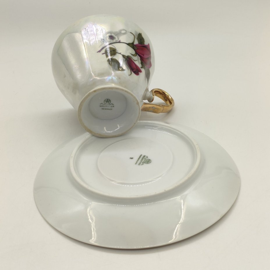 Чайная пара с декором в виде роз, фарфор, люстр, крытье, деколь, золочение, Tielsch Walbrzych, Польша, 1952-1992 гг.