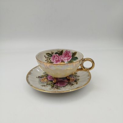 Чайная (кофейная)  пара на ножках , украшенная цветочным декором, фарфор, деколь, люстр, золочение, Европа, 1960-1980 гг.