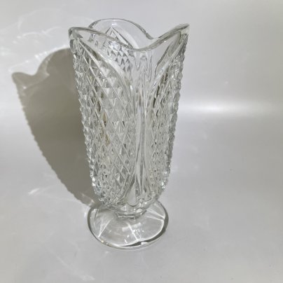 Ваза с рельефным декором и фигурным краем, хрусталь, СССР, 1970-1990 гг.