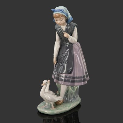 Статуэтка "Девочка кормит гусей", фарфор, роспись, Lladro, Испания, 1983 г.