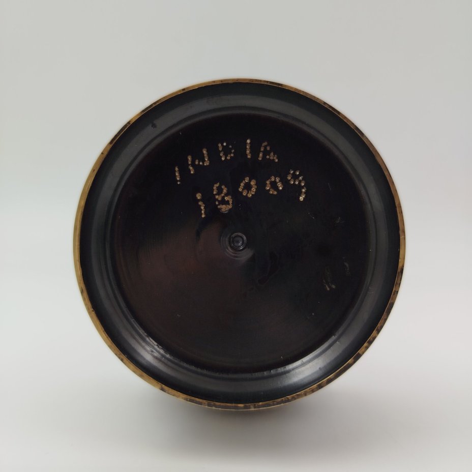 Ваза в восточном стиле с растительным узором