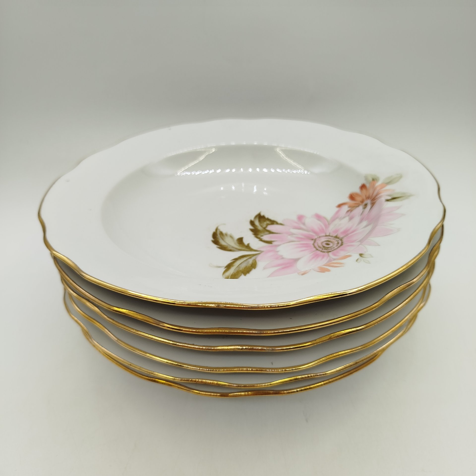 Набор из шести суповых тарелок с цветочным декором, фарфор, деколь, золочение, Дулевский фарфоровый завод (Дулёво), СССР, 1990 г.