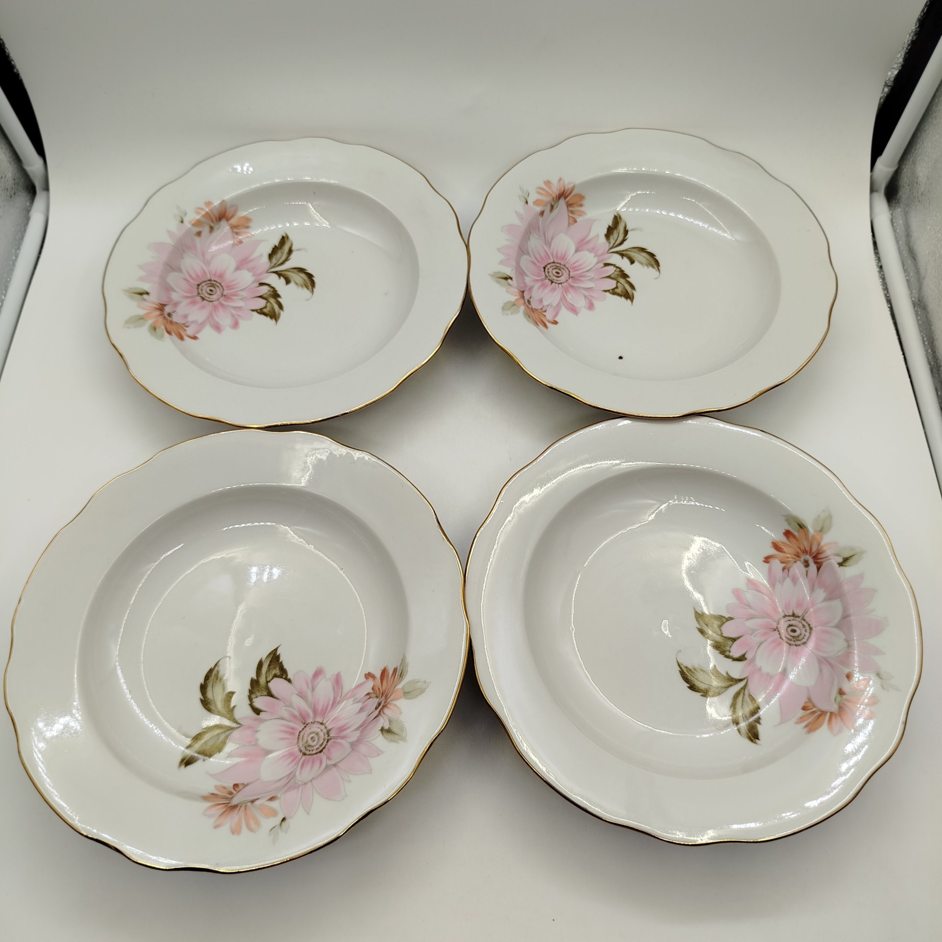 Набор из шести суповых тарелок с цветочным декором, фарфор, деколь, золочение, Дулевский фарфоровый завод (Дулёво), СССР, 1990 г.