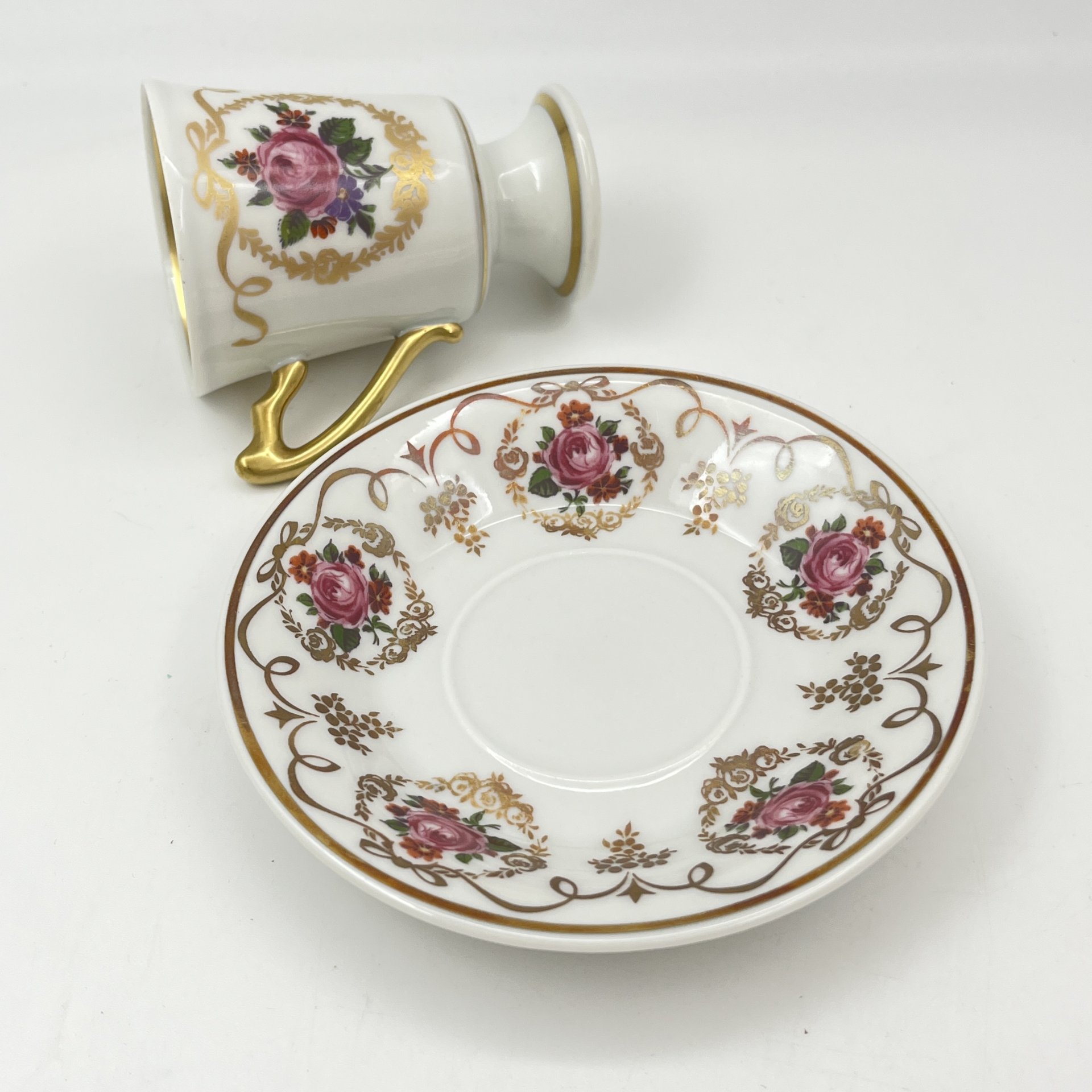 Пара кофейная с декором из роз, фарфор, деколь, золочение, Западная Европа, 1970-1990 гг.