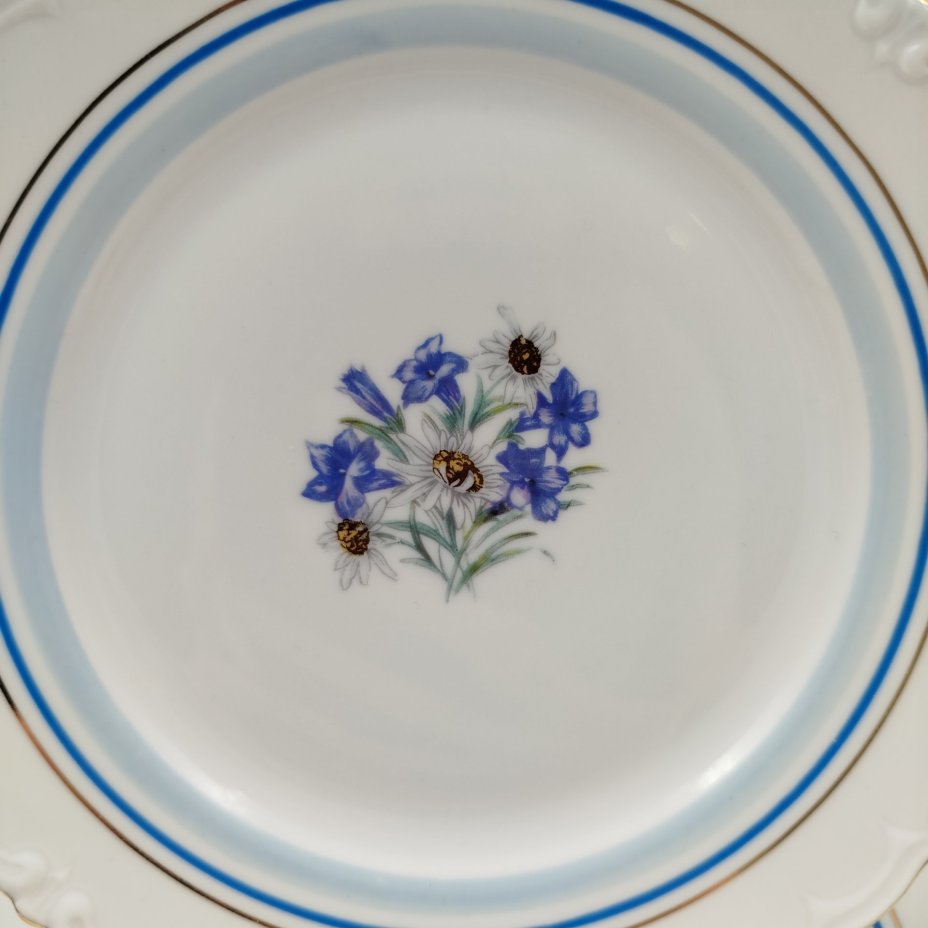 Набор  десертных тарелок, украшенных цветочным декором на 6 персон, фарфор, деколь, золочение, Kahla, Германия, 1968-1987 гг.