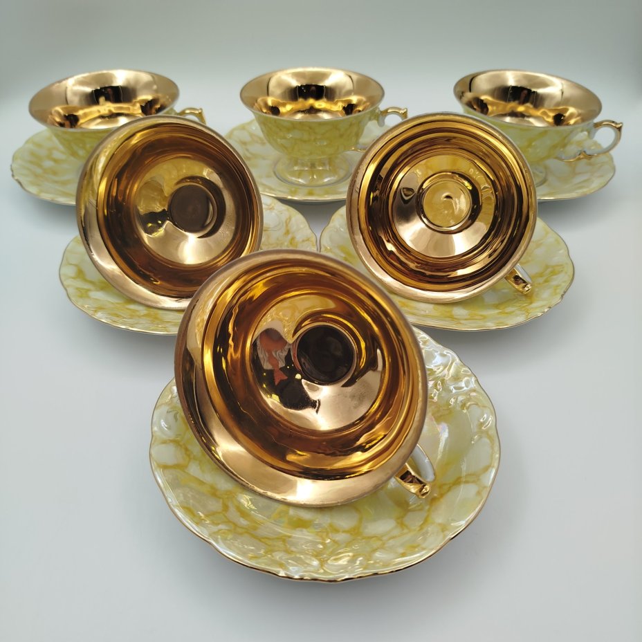 Сервиз чайный c декором в виде разводов в золотисто-желтой гамме на 6 персон (15 предметов), фарфор, люстр, золочение, Krzysztof Wawel, Польша, 1960-1990 гг.