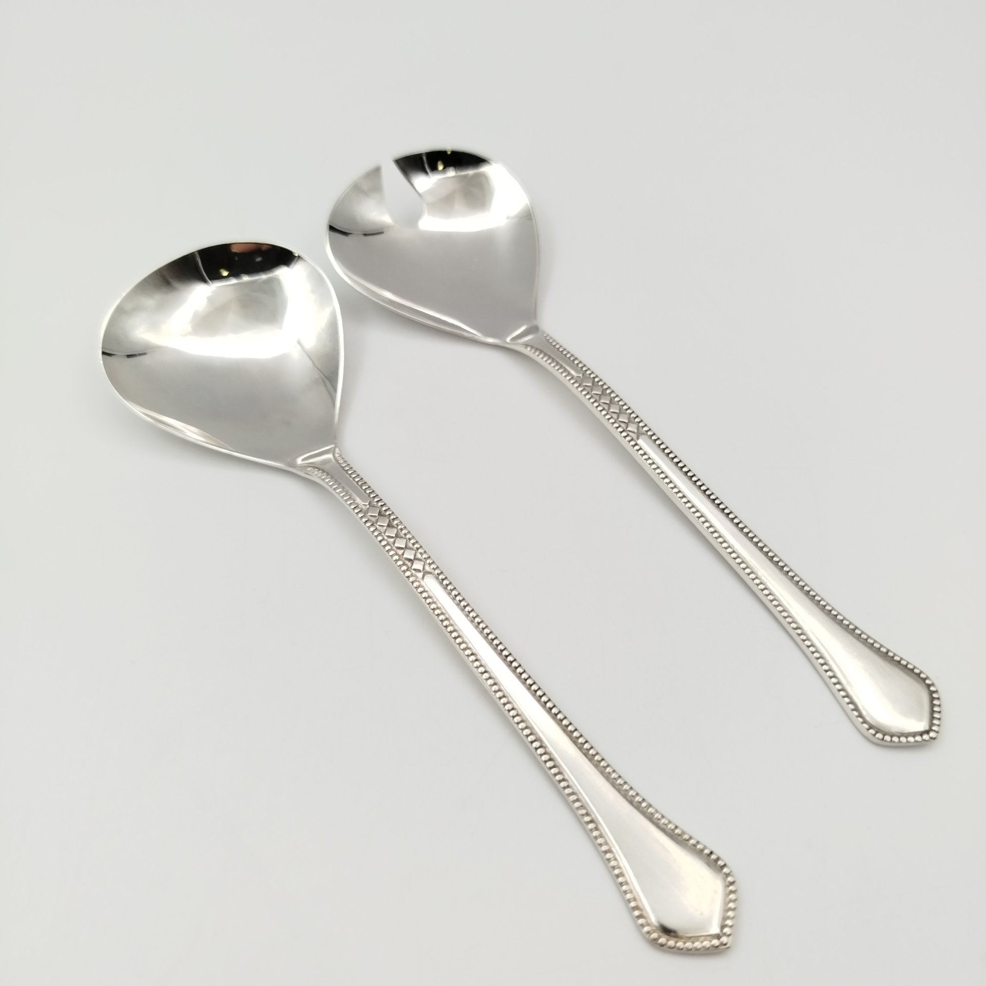 Набор сервировочный для салатов и десертов в футляре, мНЦ (медь-никель-цинк), картон (футляр), Таллинский ювелирный завод, СССР, 1970-1990 гг.