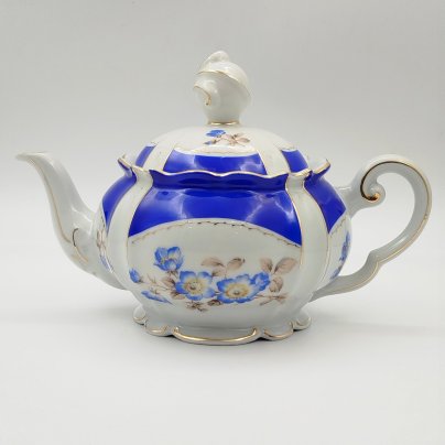 Чайник заварочный, украшенный цветочным декором, фарфор, крытье, деколь, золочение, Stadtilmer Porzellan, Германия, 1950-1970 гг.