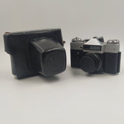 Фотоаппарат плёночный "Зенит-Е" с объективом "Индустар-50-2" в оригинальном кофре, металл, стекло, пластик, кожа, Белорусское оптико-механическое объединение (БелОМО), СССР, 1984 г.