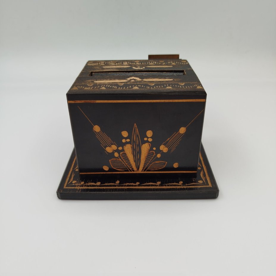 Настольная сигаретница с пепельницей и спичечницей с резным узором