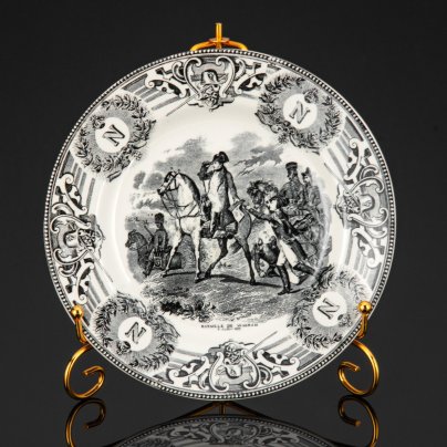 Тарелка коллекционная с изображением картины Ораса Верне "Bataille de Wagram, 6 juillet 1809" ( Ваграмская битва), мануфактура Boch la Louviere, фаянс, деколь