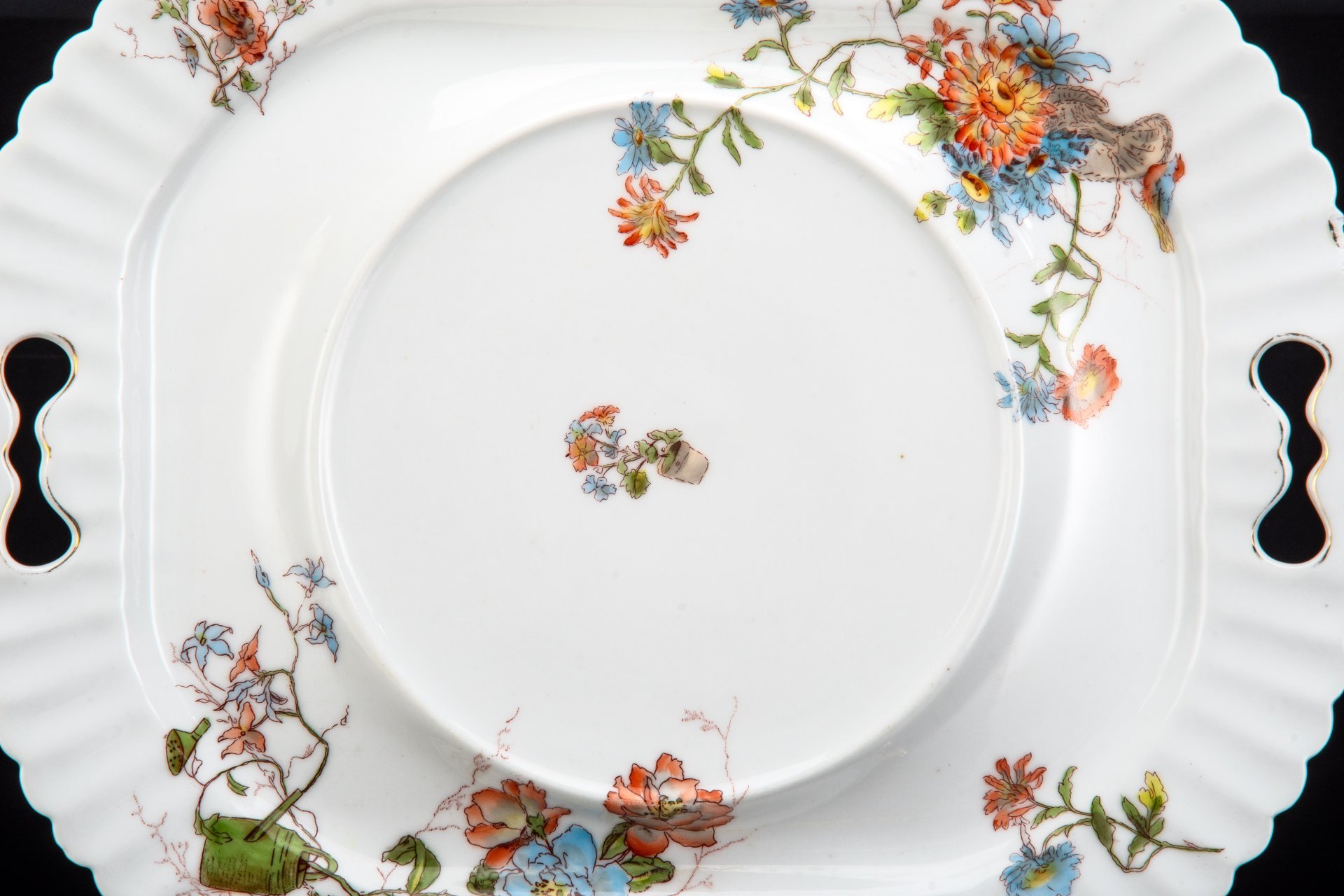 Поднос (подставное блюдо) с цветочным декором, мануфактура "Bellino and Commerell Odessa"