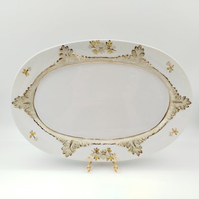 Блюдо овальной формы с растительным декором, фарфор, роспись, золочение, Фабрика «Мануфактуры Гарднеръ в Вербилках», Россия, 1990-2007 гг.